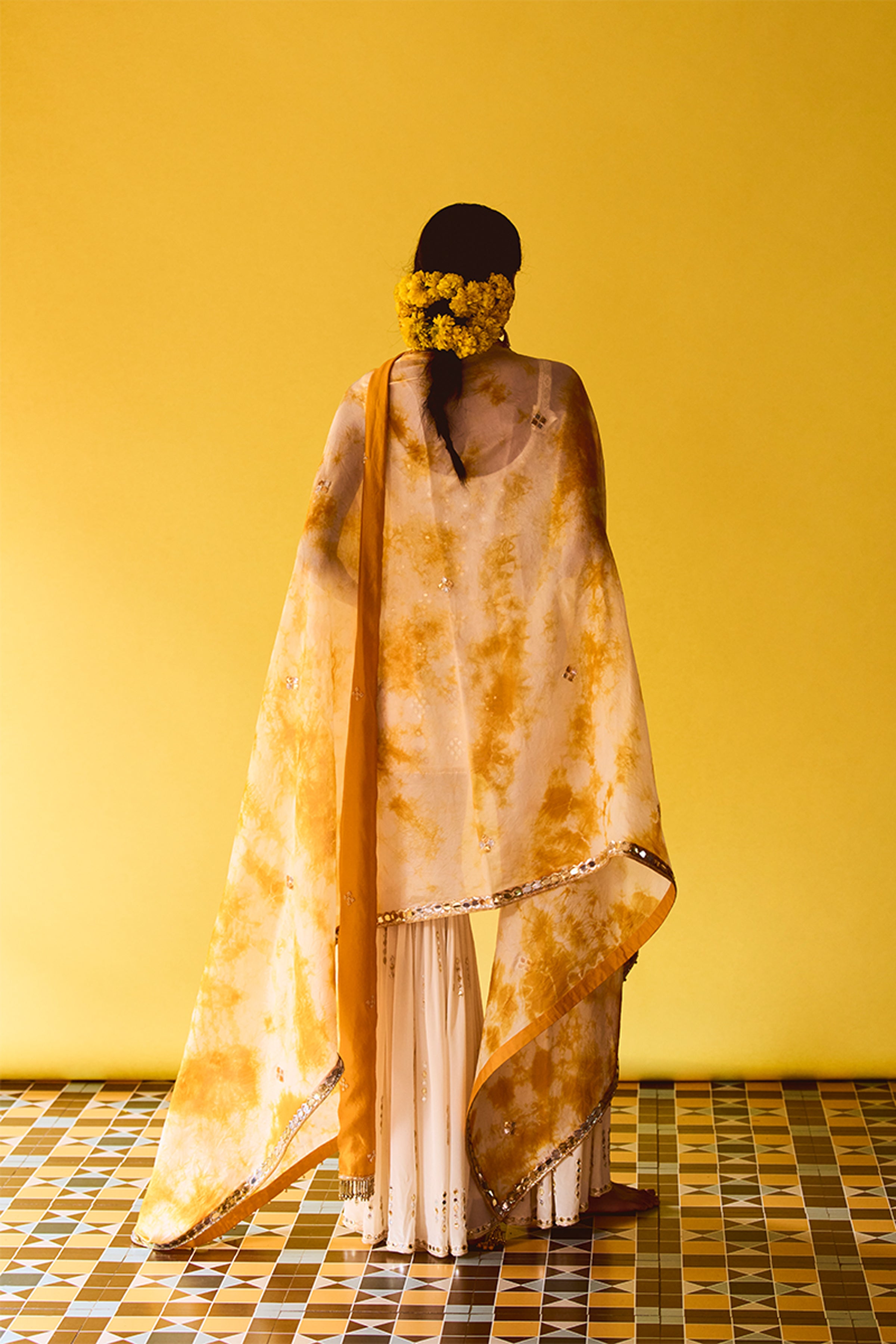 ANUSHKA KHANNA KURTA GARARA DUPATTA CREAM