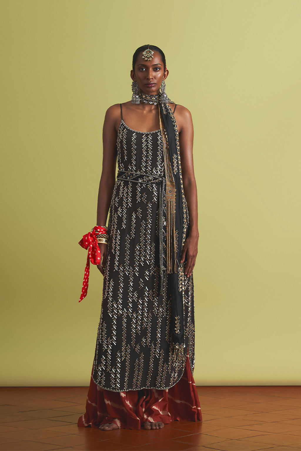 ANUSHKA KHANNA KURTA GHARARA BELT STOLE BLACK BURGANDY