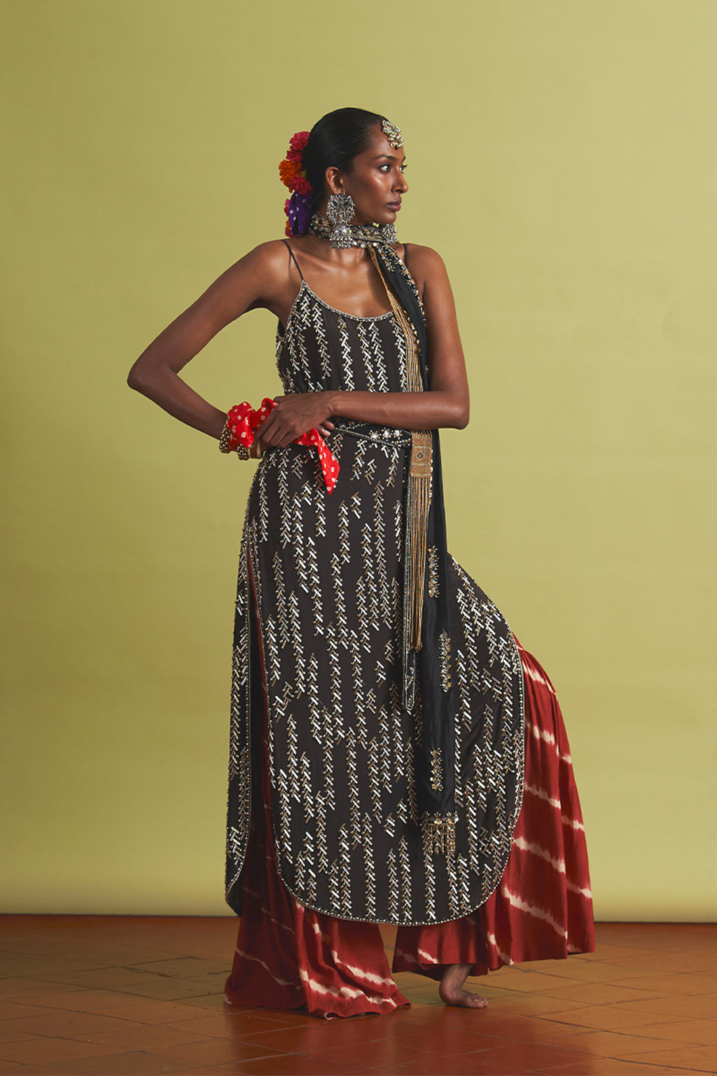 ANUSHKA KHANNA KURTA GHARARA BELT STOLE BLACK BURGANDY