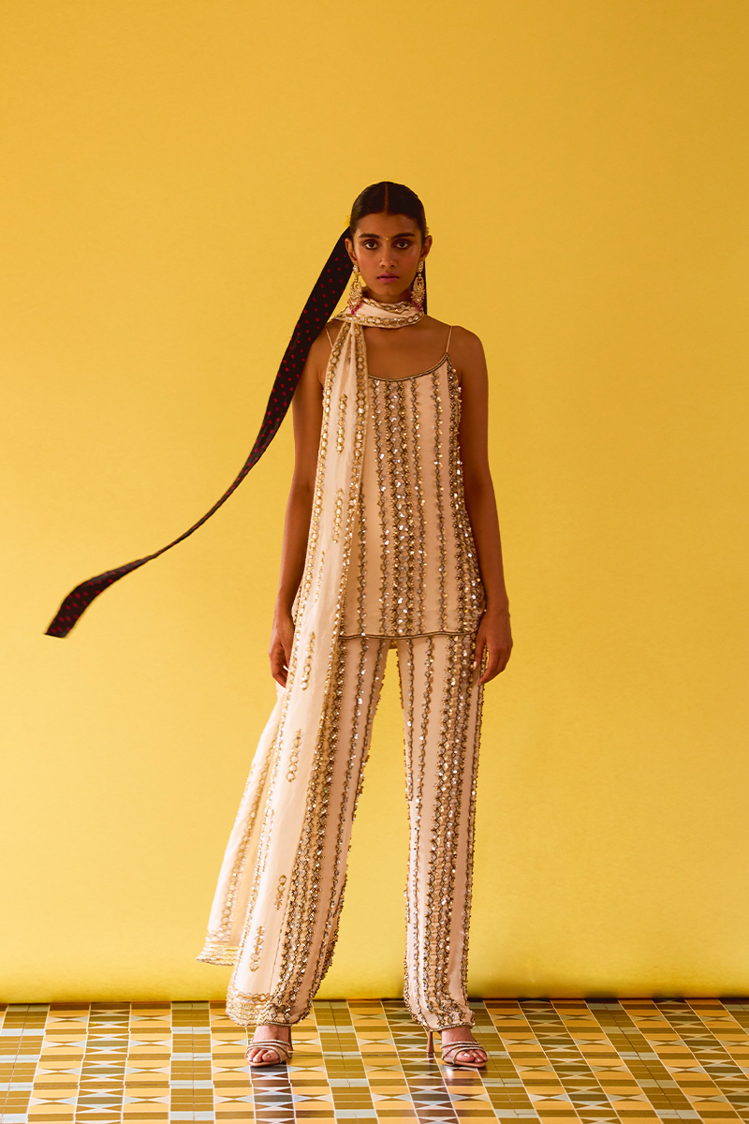 ANUSHKA KHANNA KURTA PANT STOLE OFF WHITE