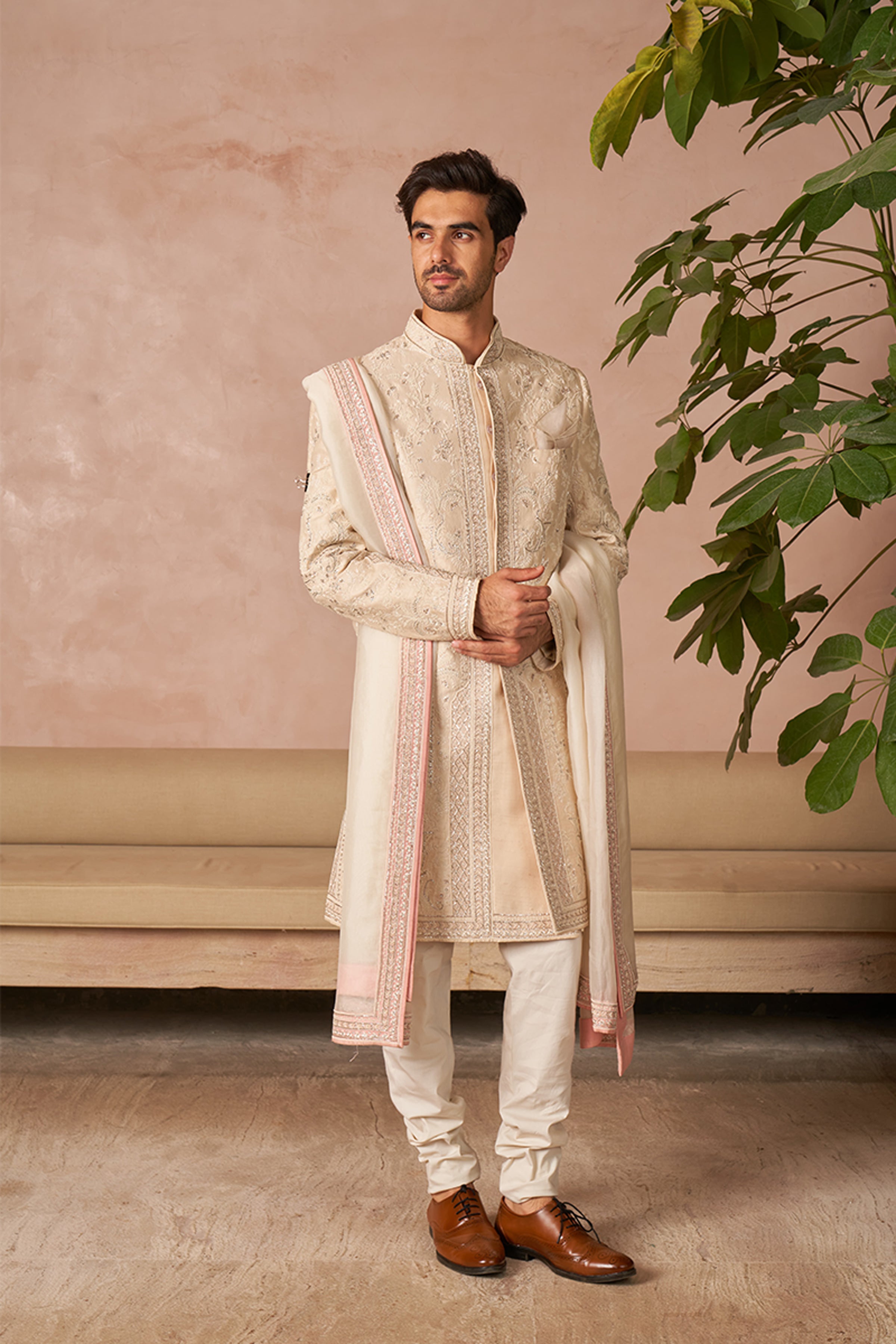 ANUSHREE REDDY SHR KUR STOLE TR IVORY