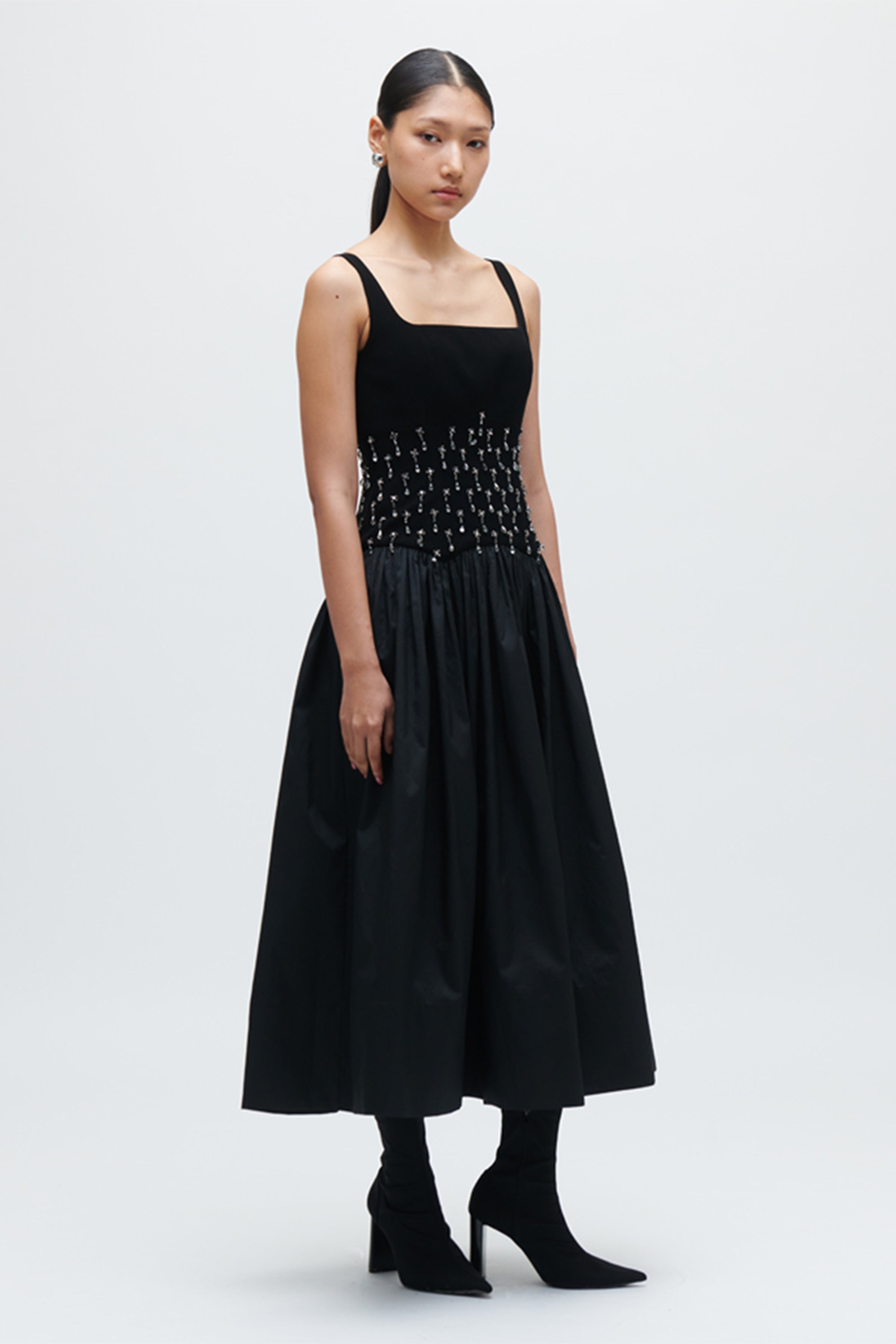 DRESS BLACK – Nuvrah