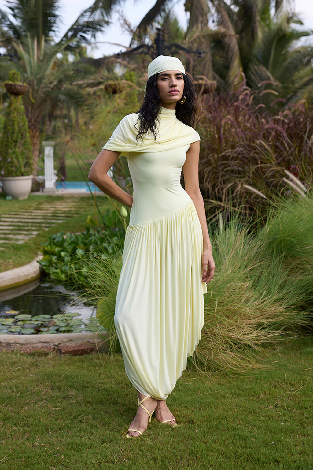 GOWN CAPE BUTTER YELLOW