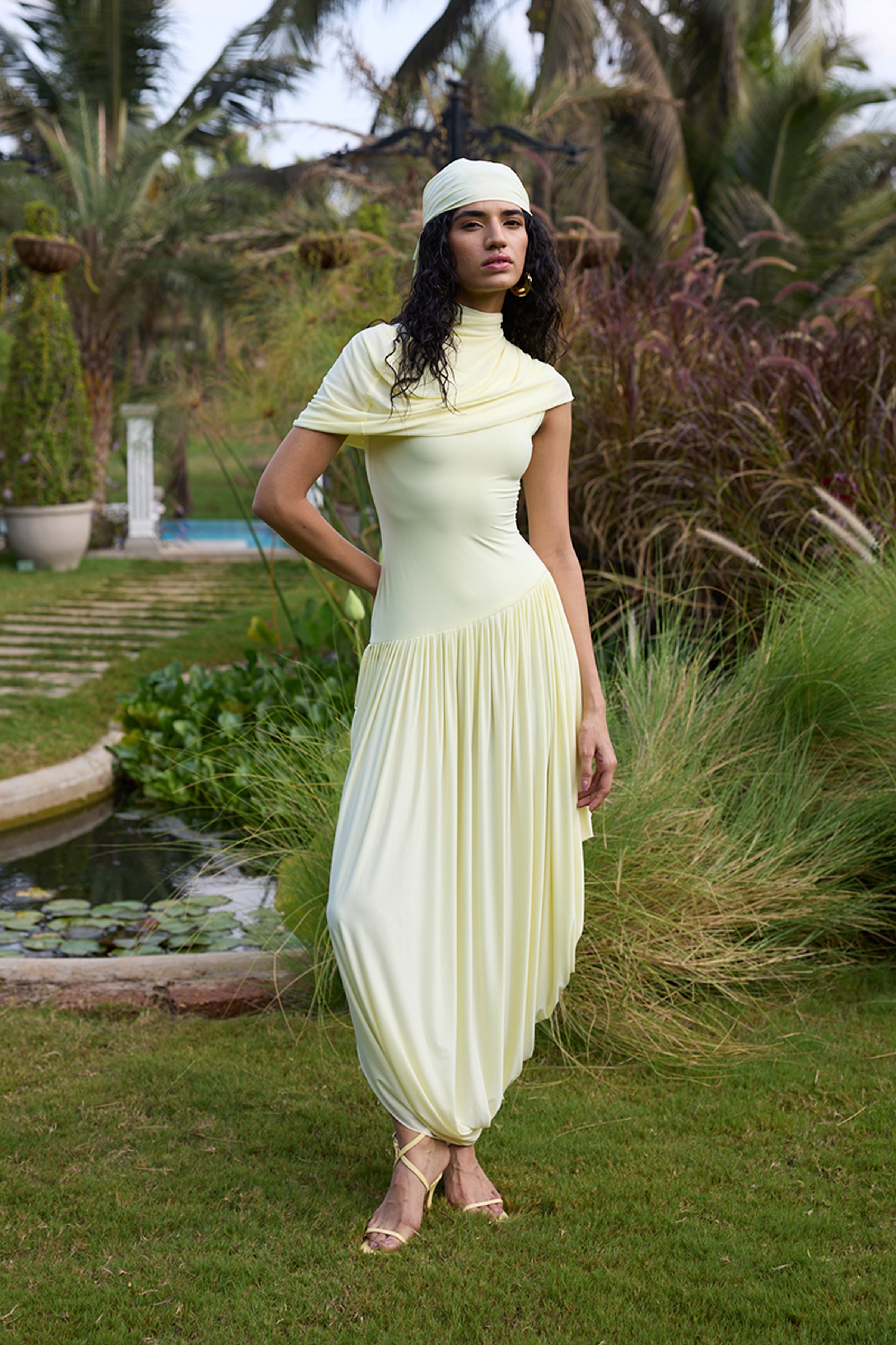 GOWN CAPE BUTTER YELLOW