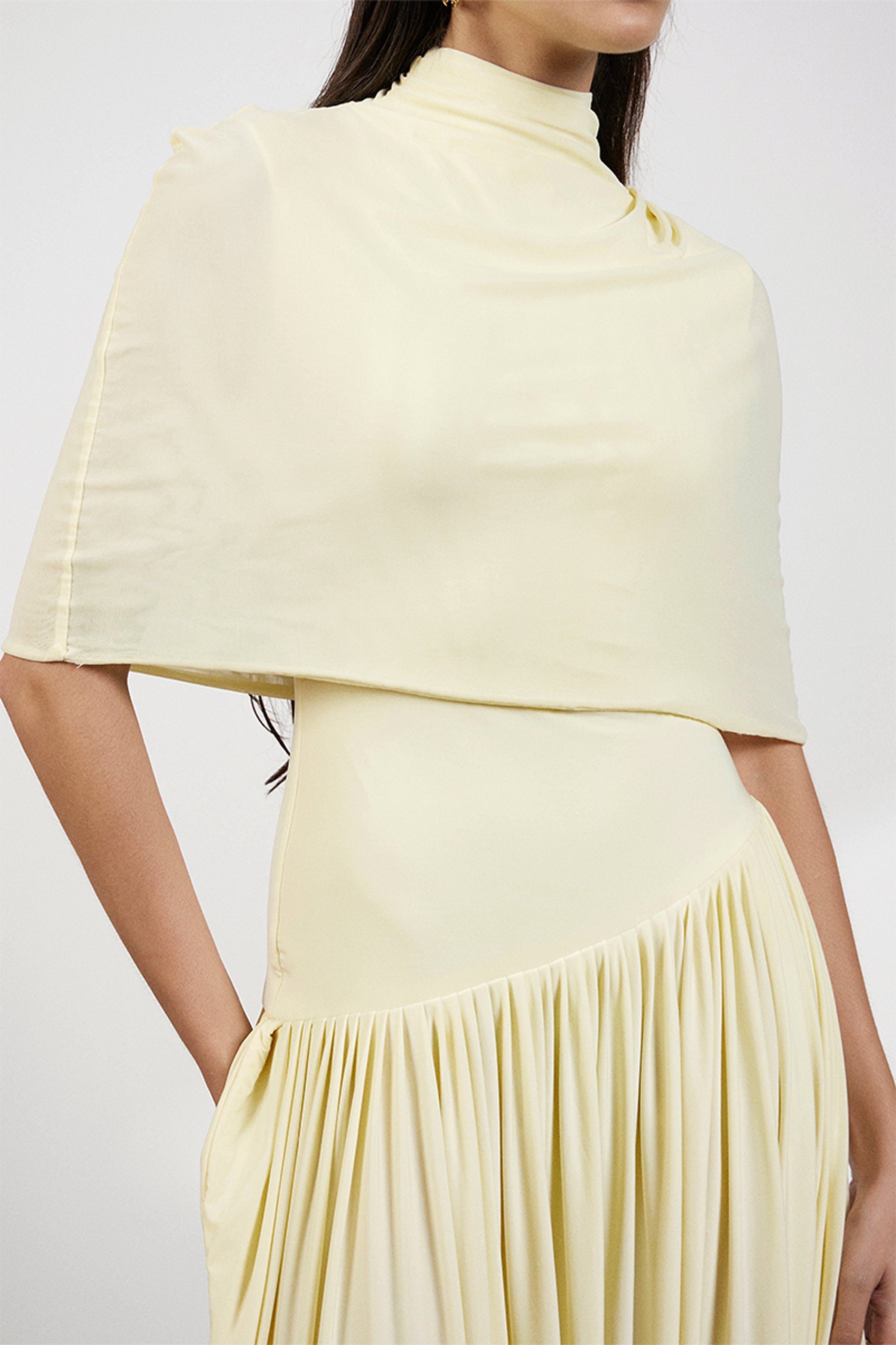 GOWN CAPE BUTTER YELLOW