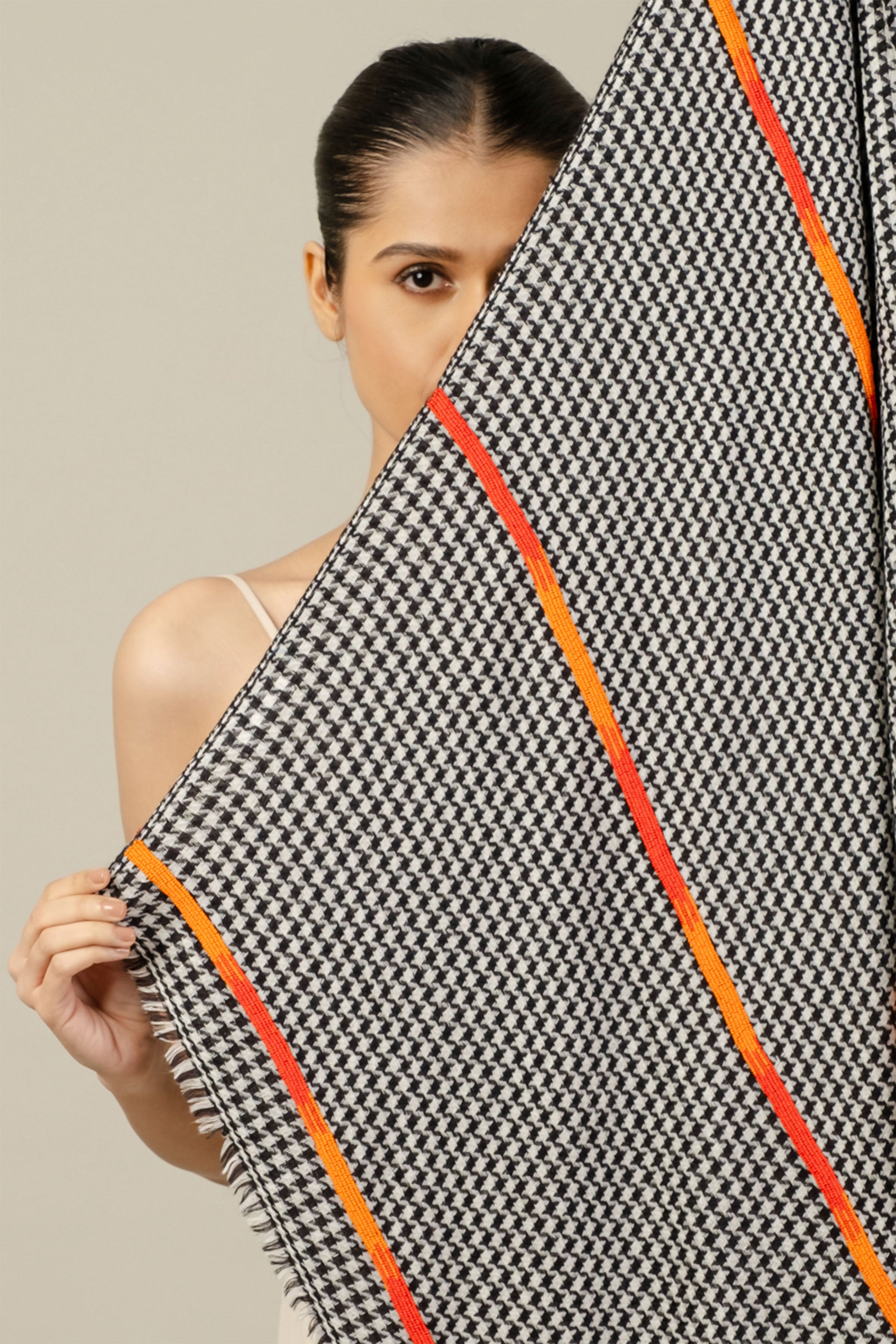 SHAWL BLACK WHITE