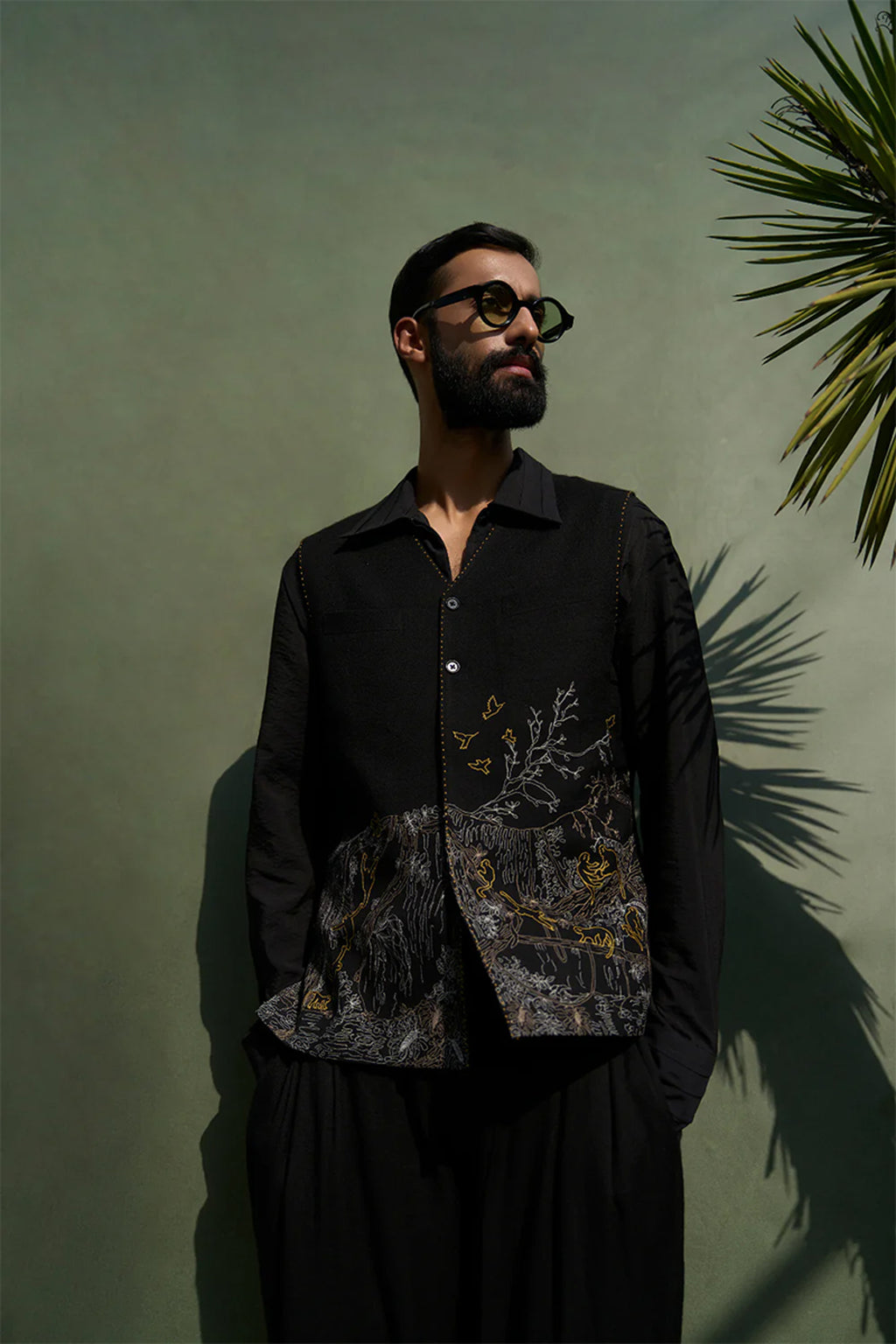MONKTREE VEST BLACK