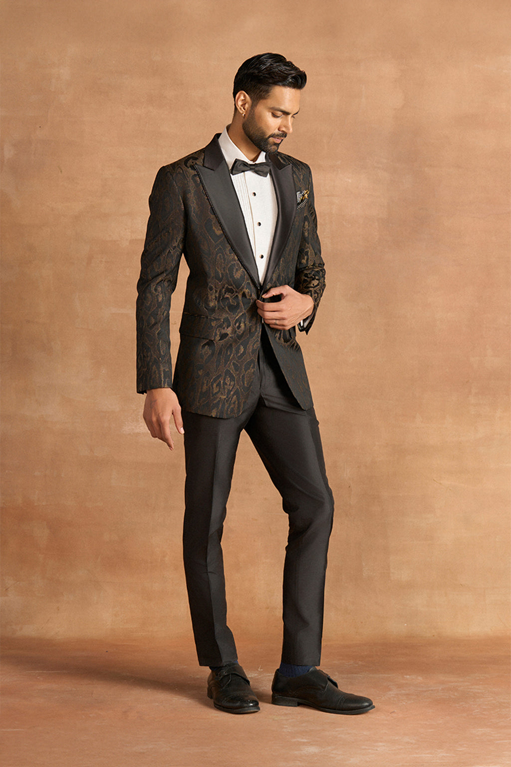 TUXEDO BLACK BROWN
