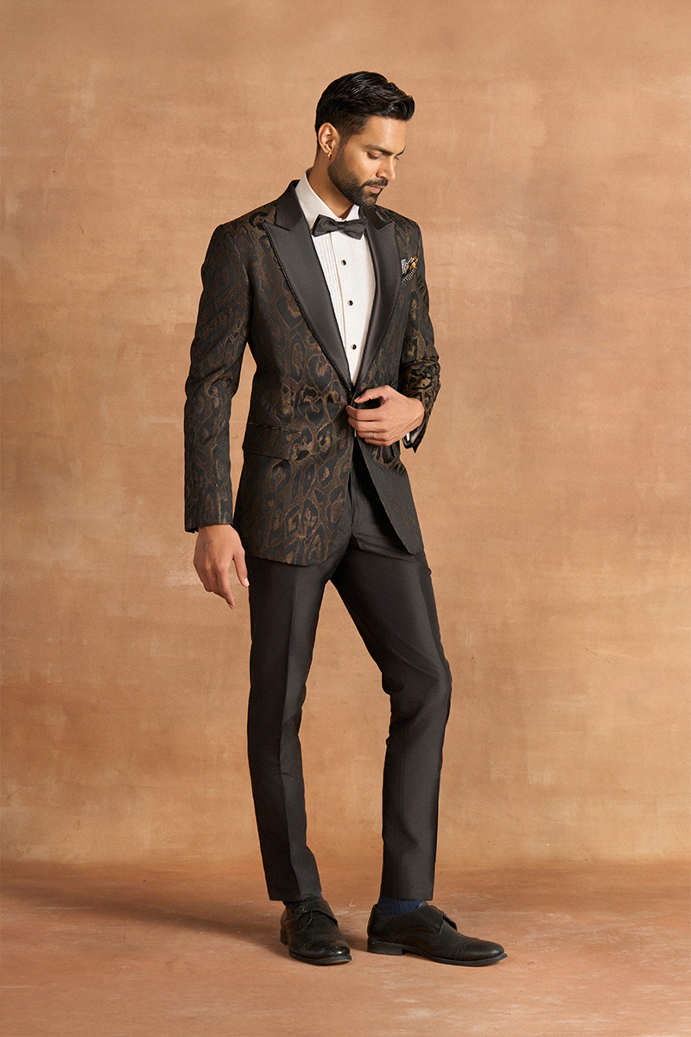 TUXEDO BLACK BROWN