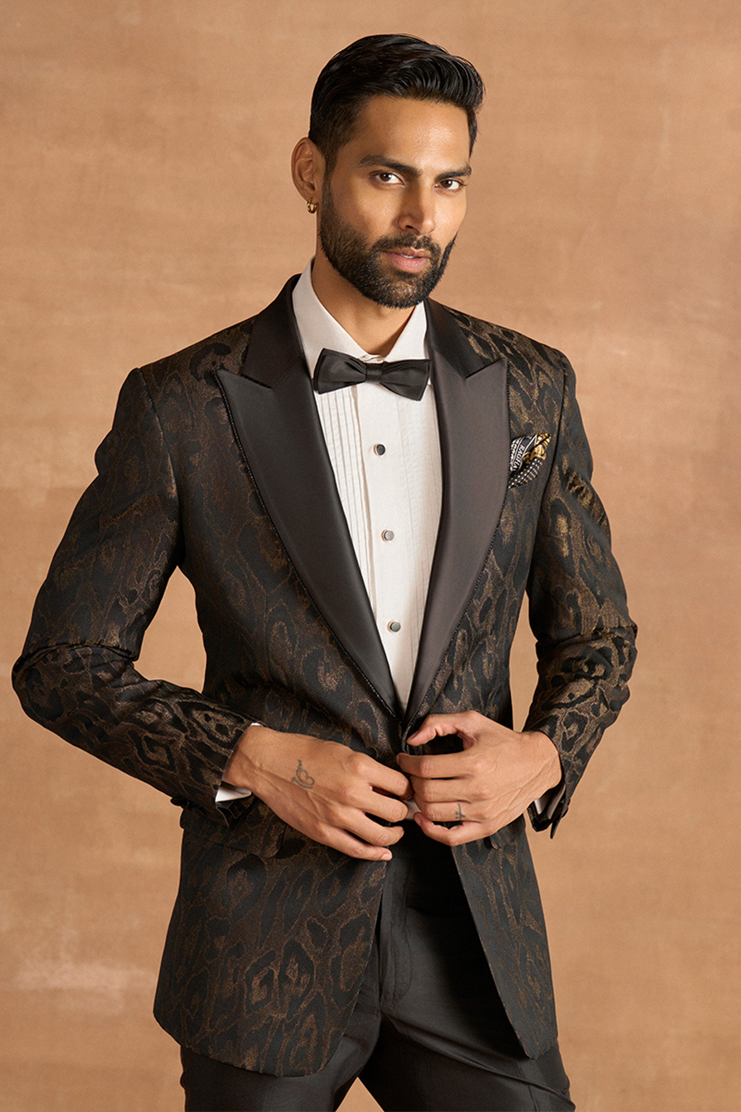 TUXEDO BLACK BROWN
