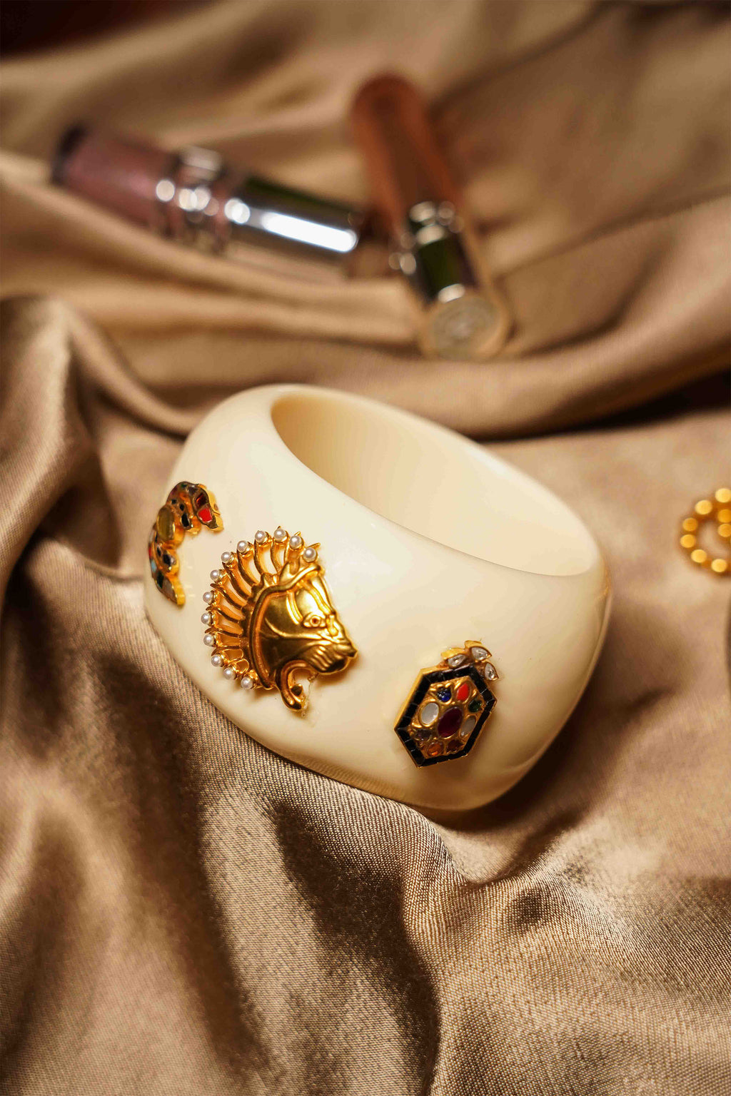 BANGLE WHITE