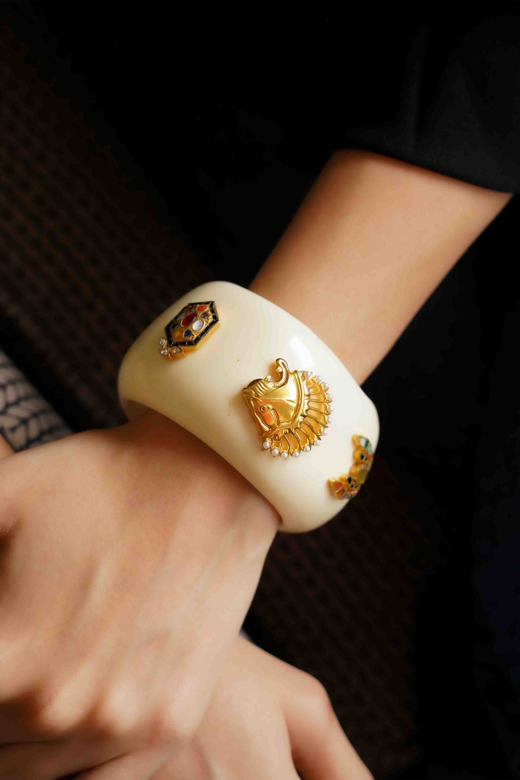 BANGLE WHITE